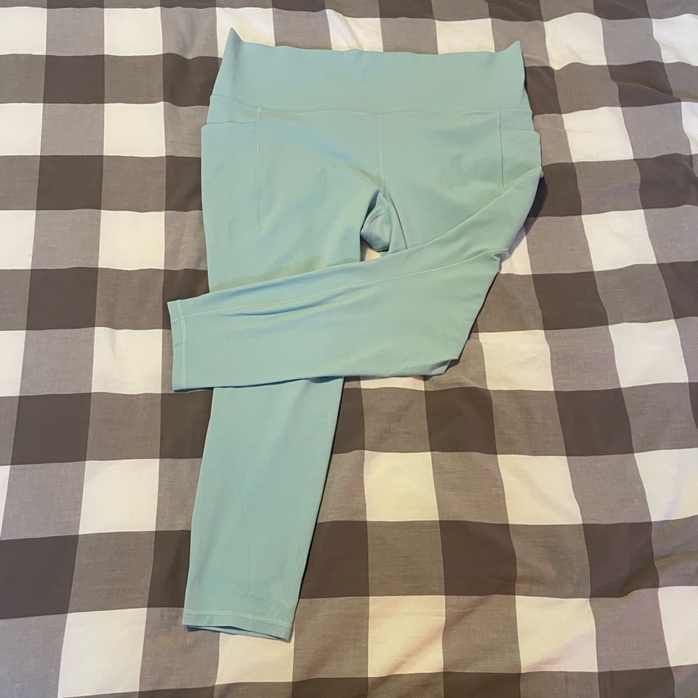 Athleta Salutation Stash Pocket II 7/8 Tight